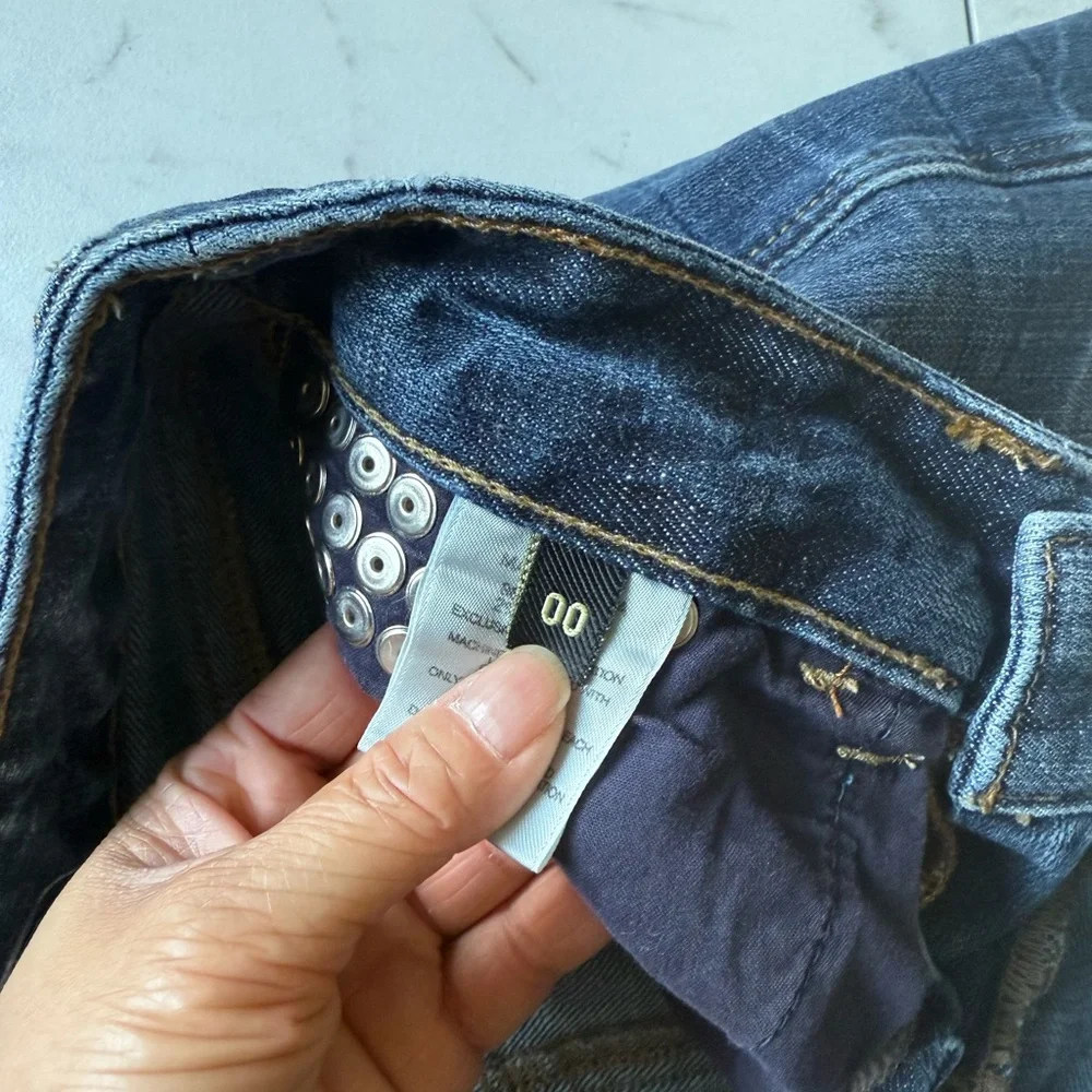 EXPRESS Studded Ripped Denim Skirt - size 00 - Picture 7 of 8